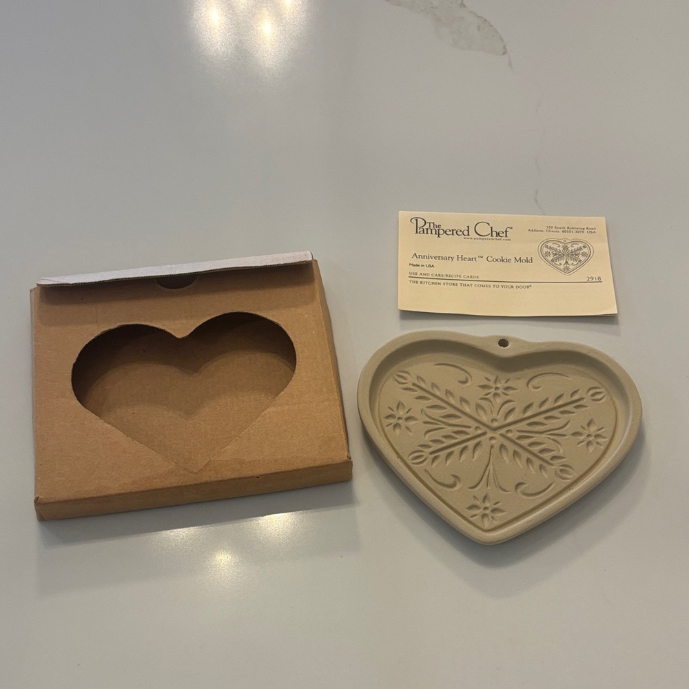 Pampered Chef 2000 Anniversary Heart Cookie Mold - Cream